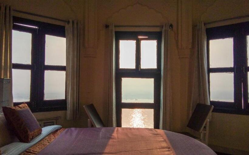 سوییت, Dwivedi Hotels Hotel Elena