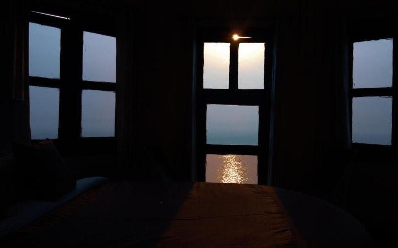 سوییت, Dwivedi Hotels Hotel Elena