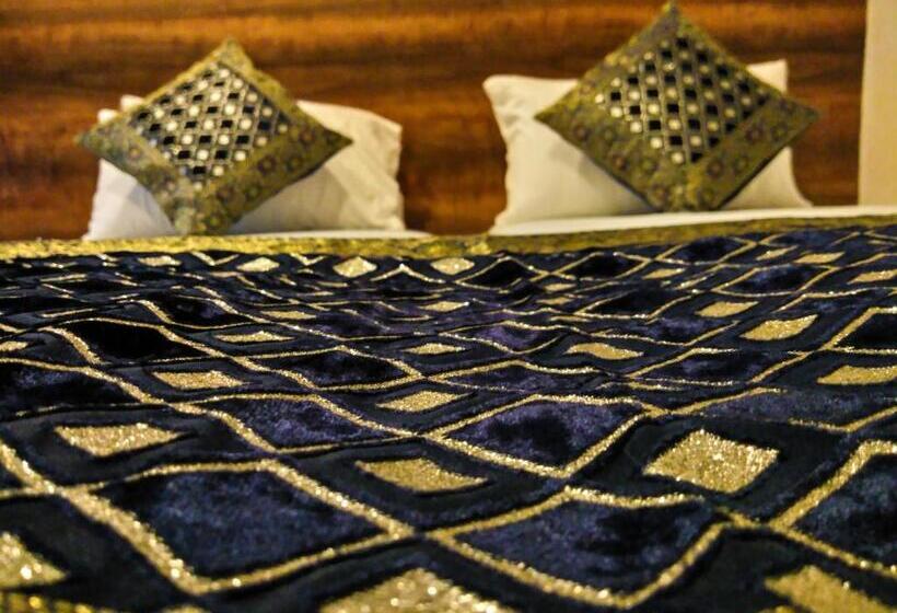 سوییت, Dwivedi Hotels Hotel Elena