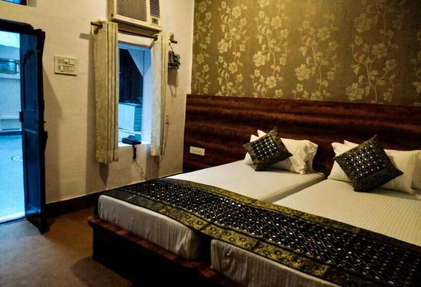 سوییت, Dwivedi Hotels Hotel Elena