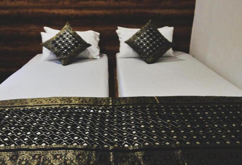 سوییت, Dwivedi Hotels Hotel Elena