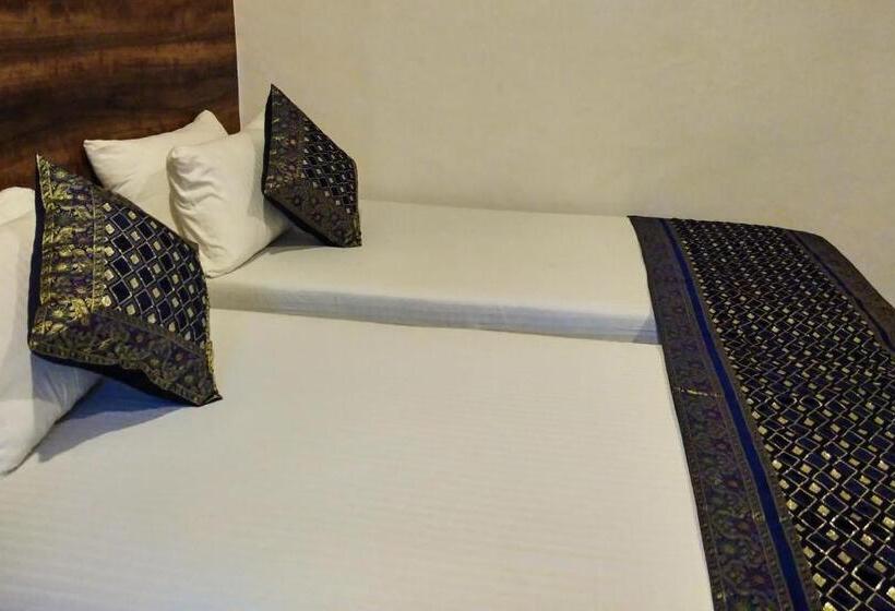 سوییت, Dwivedi Hotels Hotel Elena