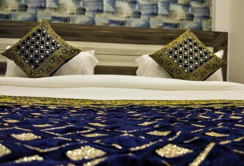 سوئیت با چشمانداز رودخانه, Dwivedi Hotels Hotel Elena