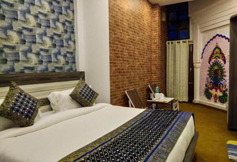 سوئیت با چشمانداز رودخانه, Dwivedi Hotels Hotel Elena