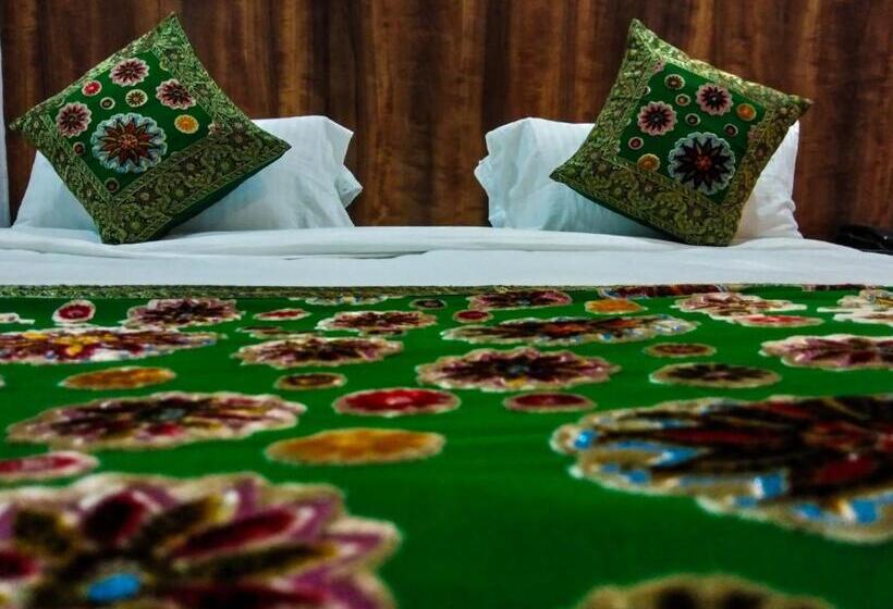 اتاق استاندارد, Dwivedi Hotels Hotel Elena