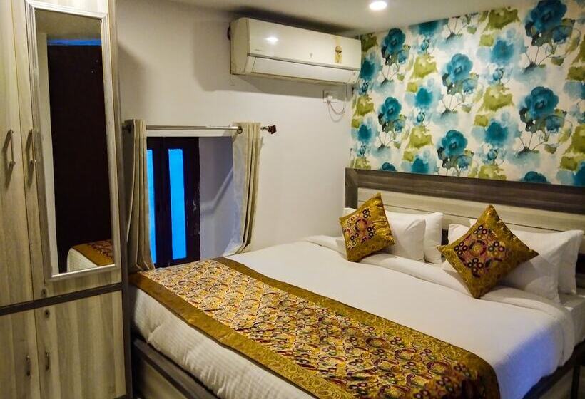 سوئیت پریمیوم, Dwivedi Hotels Hotel Elena