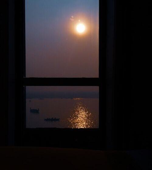 سوئیت پریمیوم, Dwivedi Hotels Hotel Elena