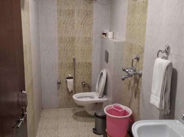 سوئیت پریمیوم, Dwivedi Hotels Hotel Elena