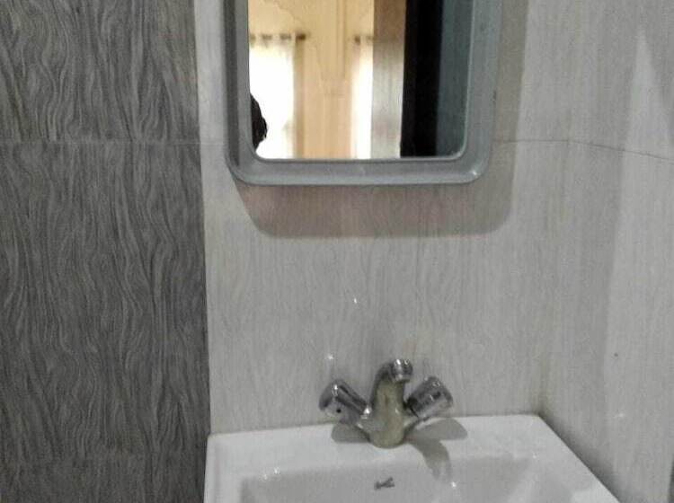 سوئیت پریمیوم, Dwivedi Hotels Hotel Elena