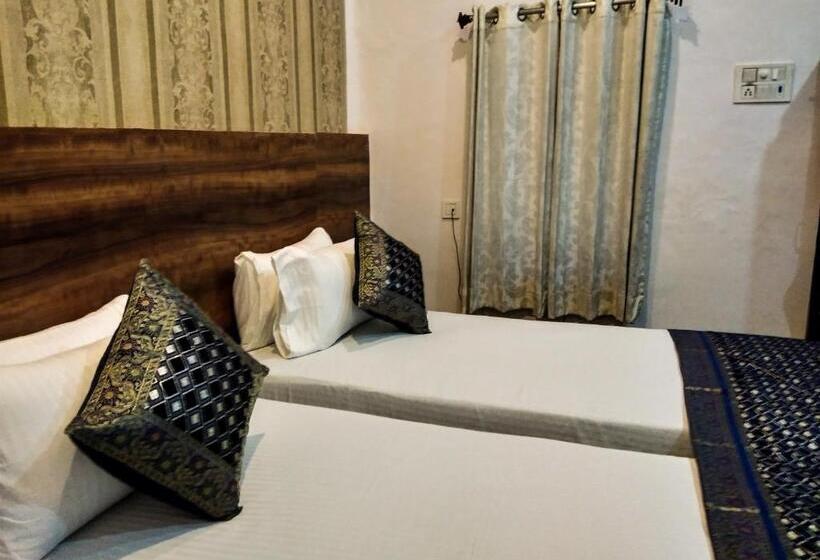 سوییت, Dwivedi Hotels Hotel Elena