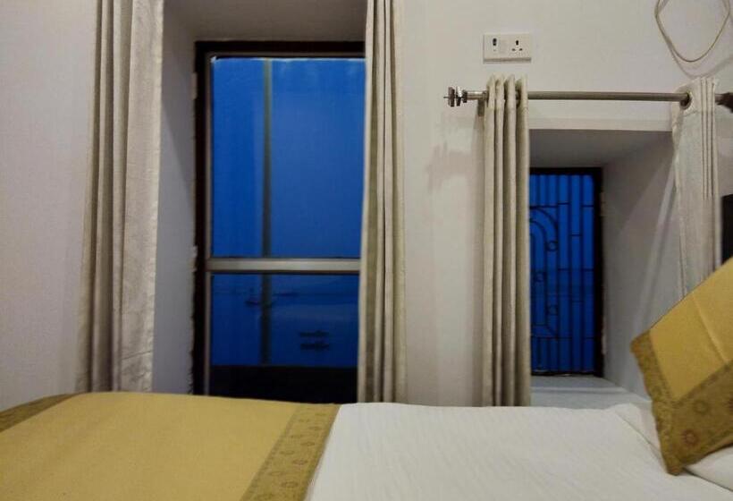 سوئیت با چشمانداز رودخانه, Dwivedi Hotels Hotel Elena