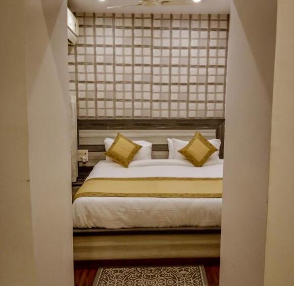 سوئیت با چشمانداز رودخانه, Dwivedi Hotels Hotel Elena