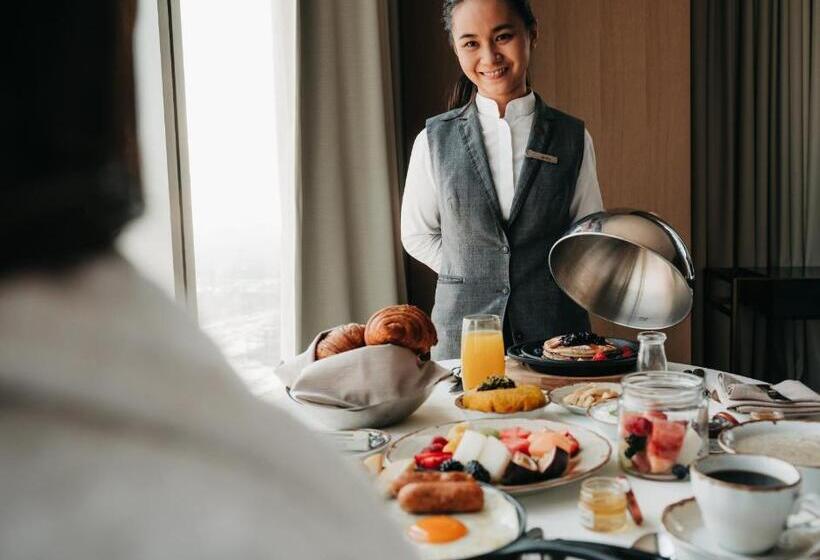 带大床的高级房间, Four Seasons Hotel Kuwait At Burj Alshaya