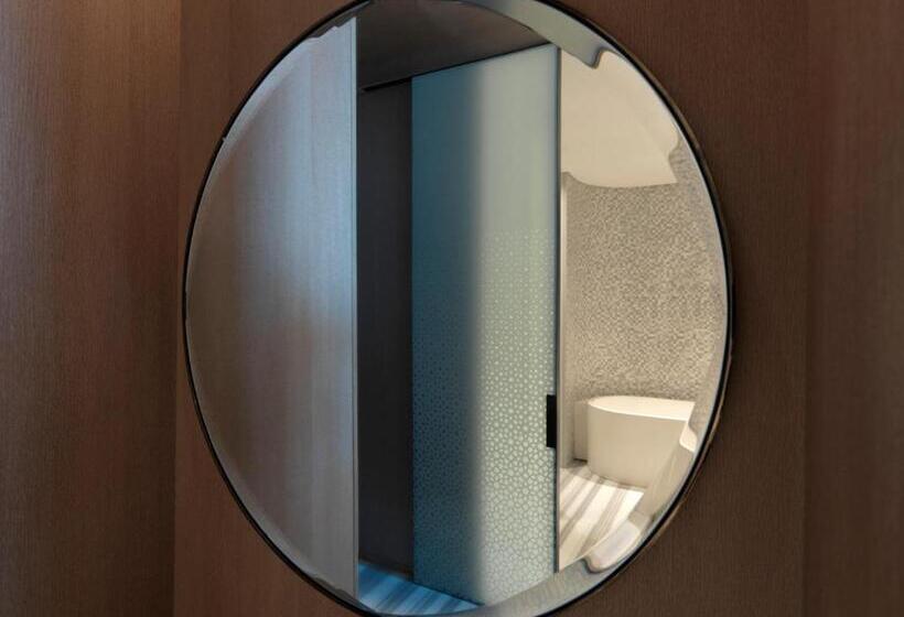 带大床的高级房间, Four Seasons Hotel Kuwait At Burj Alshaya