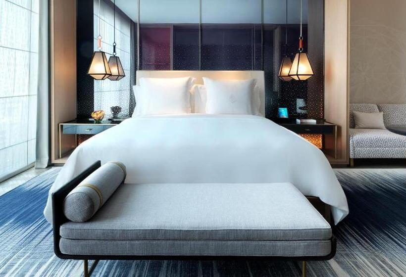 带大床的高级房间, Four Seasons Hotel Kuwait At Burj Alshaya