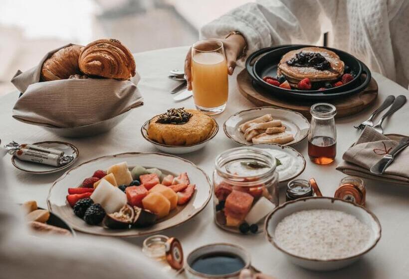 带大床的豪华间, Four Seasons Hotel Kuwait At Burj Alshaya