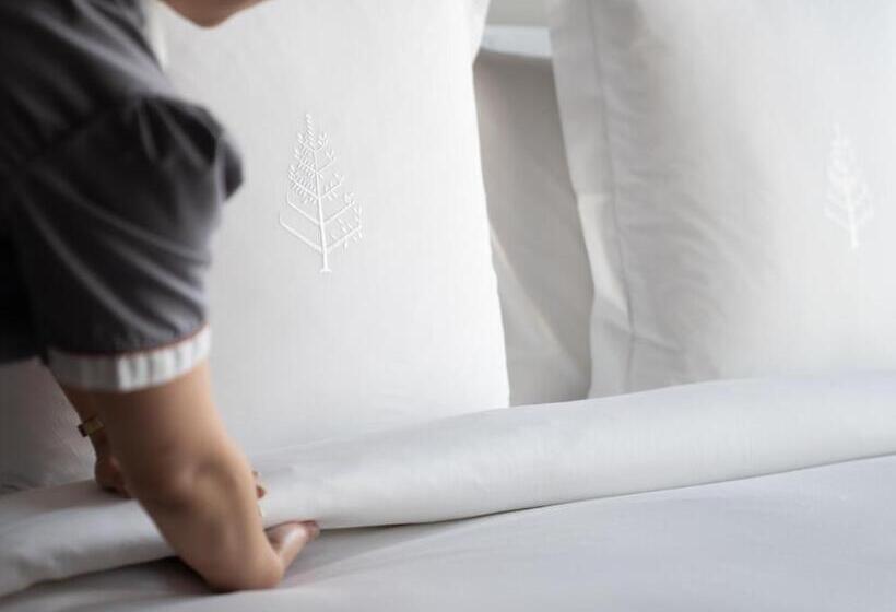 带大床的豪华间, Four Seasons Hotel Kuwait At Burj Alshaya