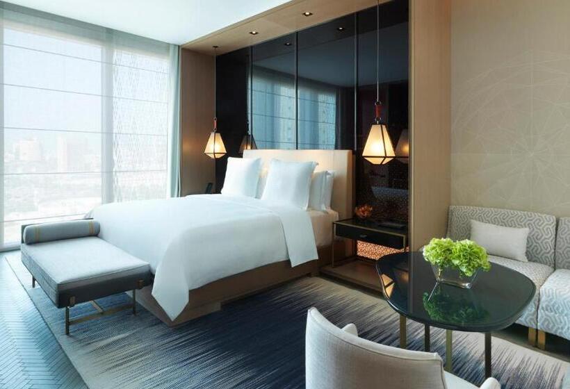 带大床的豪华间, Four Seasons Hotel Kuwait At Burj Alshaya