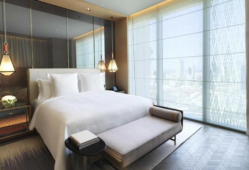 带大床的套房, Four Seasons Hotel Kuwait At Burj Alshaya
