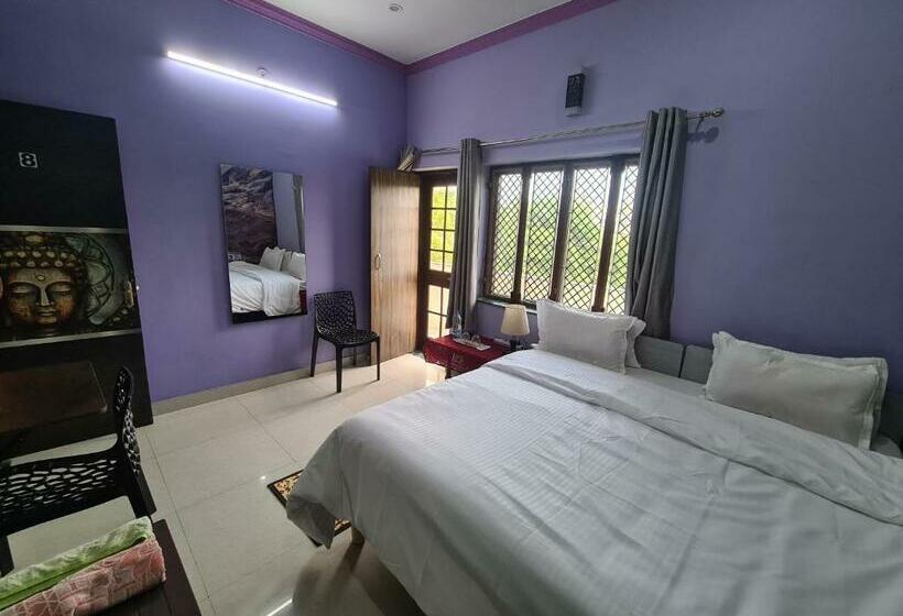 标准间带阳台, Anukampa Paying Guest House