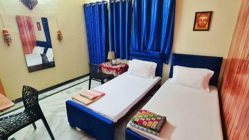 标准间带阳台, Anukampa Paying Guest House