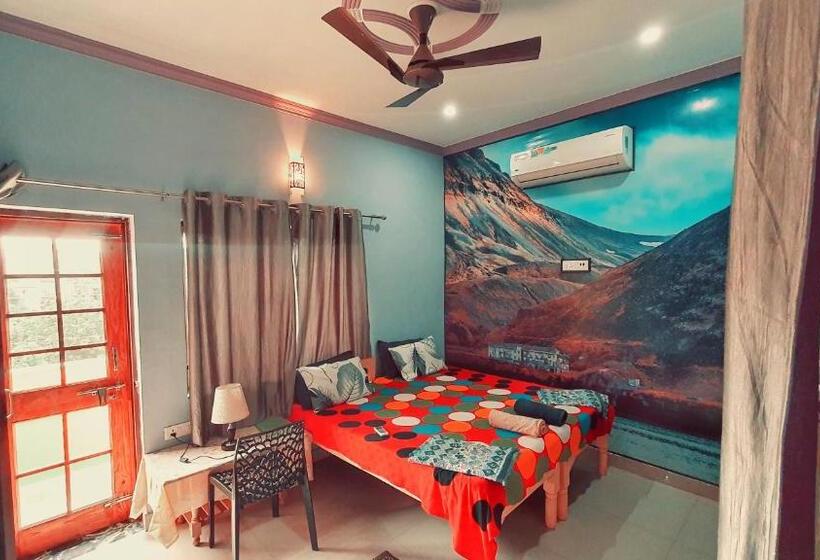 标准间带阳台, Anukampa Paying Guest House