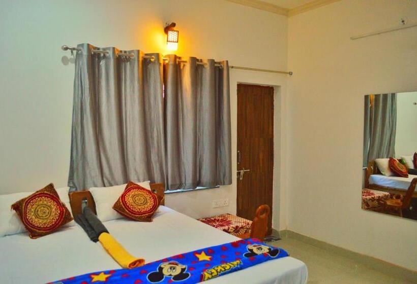 标准间带阳台, Anukampa Paying Guest House