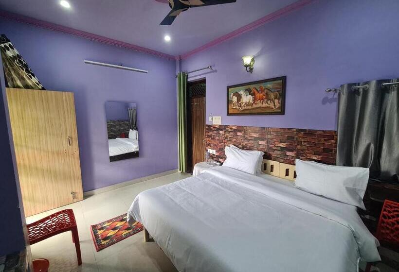 带阳台的豪华间, Anukampa Paying Guest House