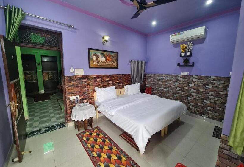 带阳台的豪华间, Anukampa Paying Guest House