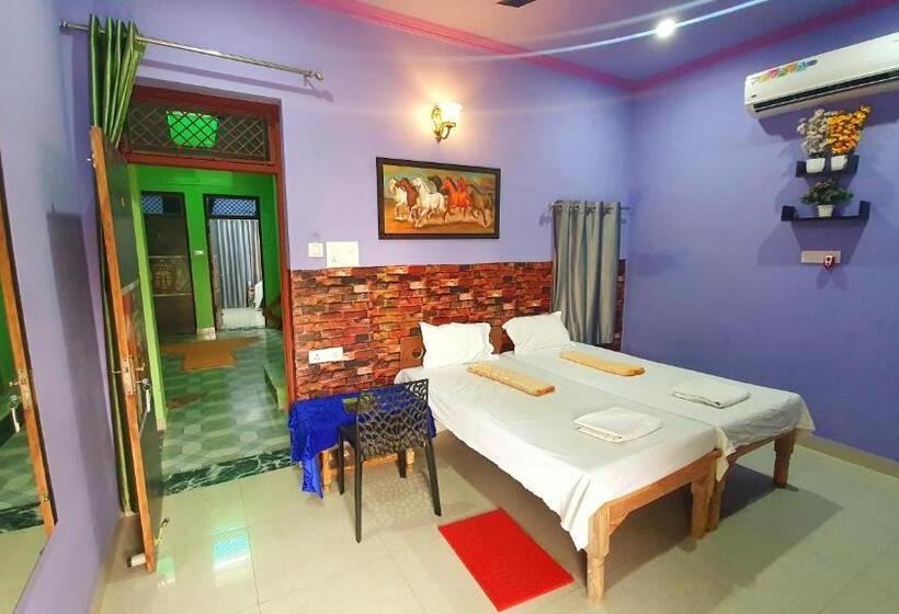 带阳台的豪华间, Anukampa Paying Guest House