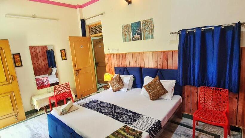 带阳台的豪华间, Anukampa Paying Guest House