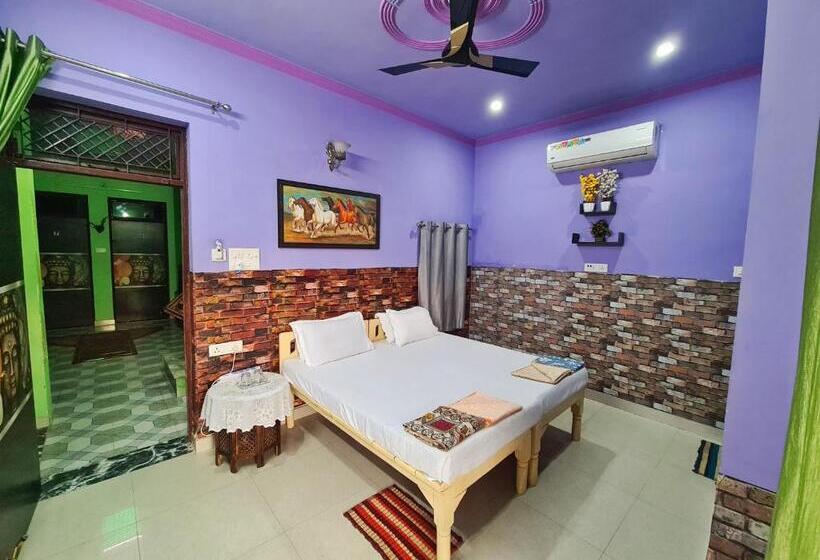 带阳台的豪华间, Anukampa Paying Guest House