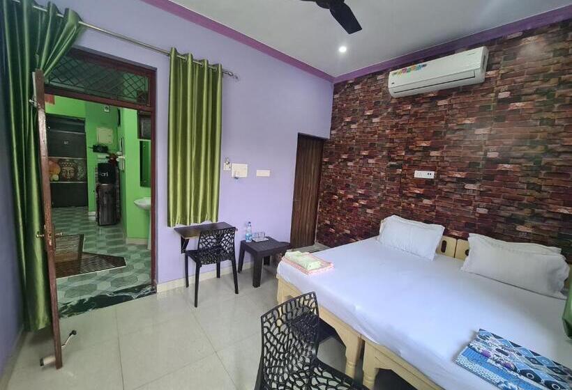 标准间带阳台, Anukampa Paying Guest House