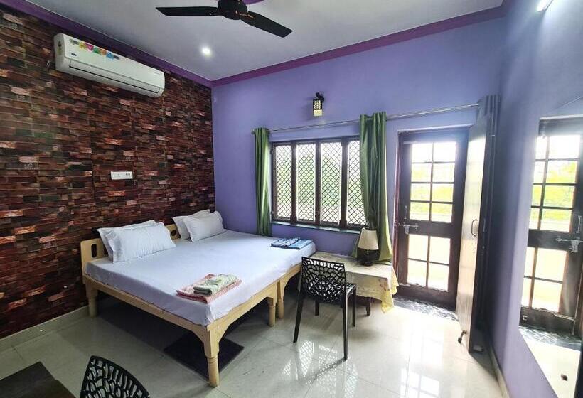 标准间带阳台, Anukampa Paying Guest House