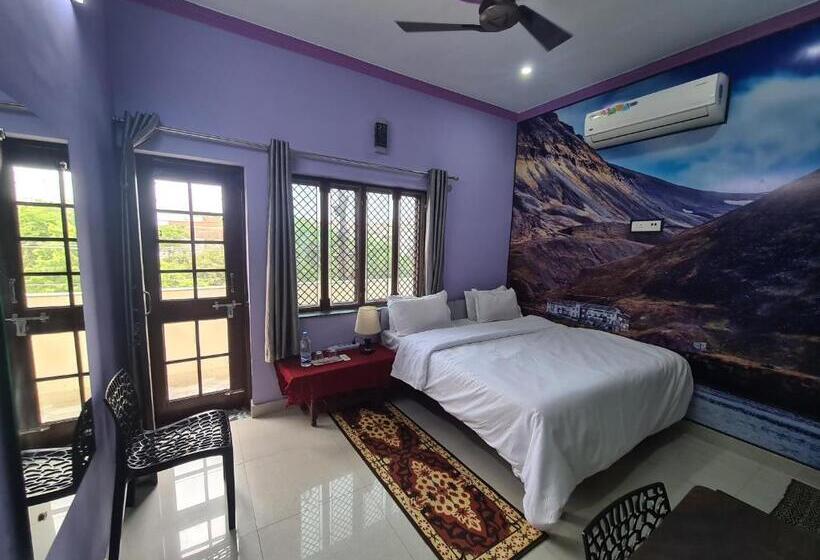 标准间带阳台, Anukampa Paying Guest House