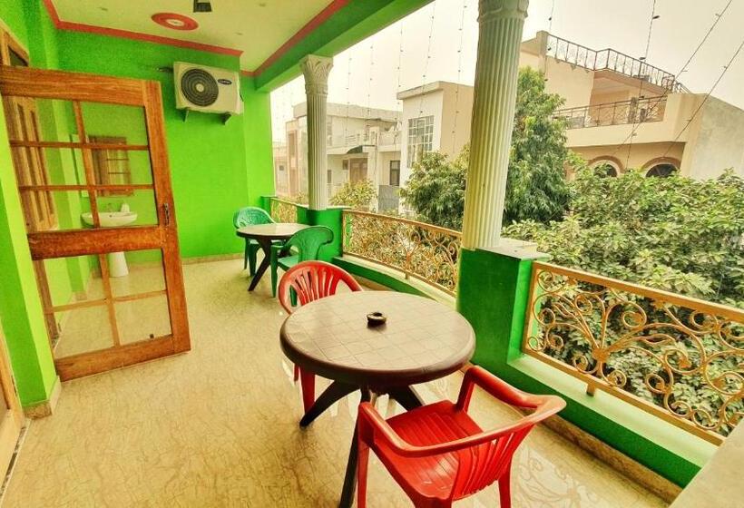 带阳台的豪华间, Anukampa Paying Guest House