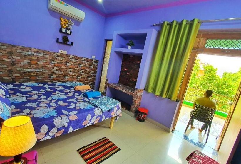 带阳台的豪华间, Anukampa Paying Guest House