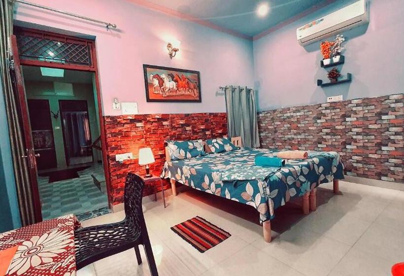 带阳台的豪华间, Anukampa Paying Guest House