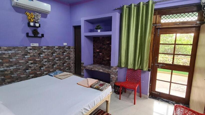 带阳台的豪华间, Anukampa Paying Guest House