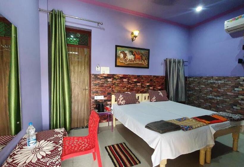 带阳台的豪华间, Anukampa Paying Guest House