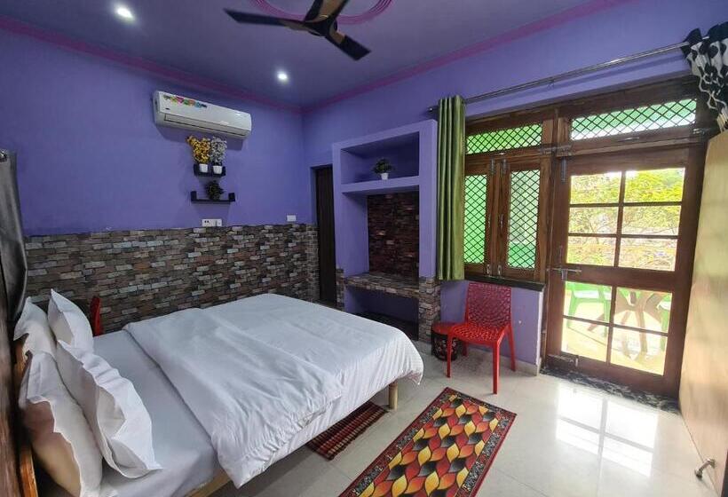 带阳台的豪华间, Anukampa Paying Guest House