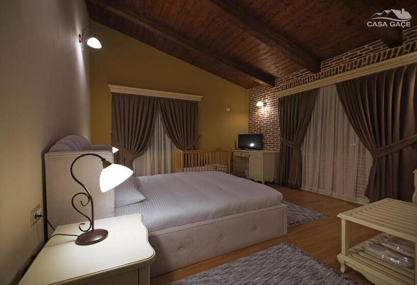 غرفة قياسية, Casa Gaçe