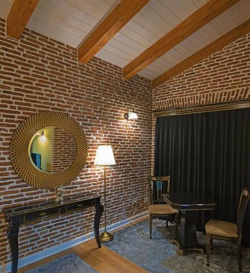 سوئیت با بالکن, Casa Gaçe