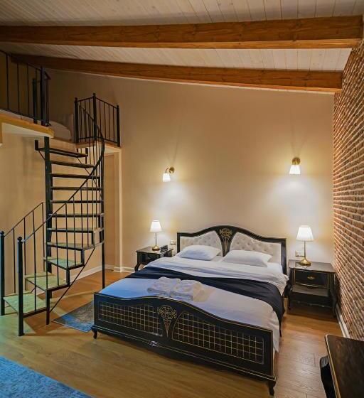 جناح مزوَّد بشرفة, Casa Gaçe