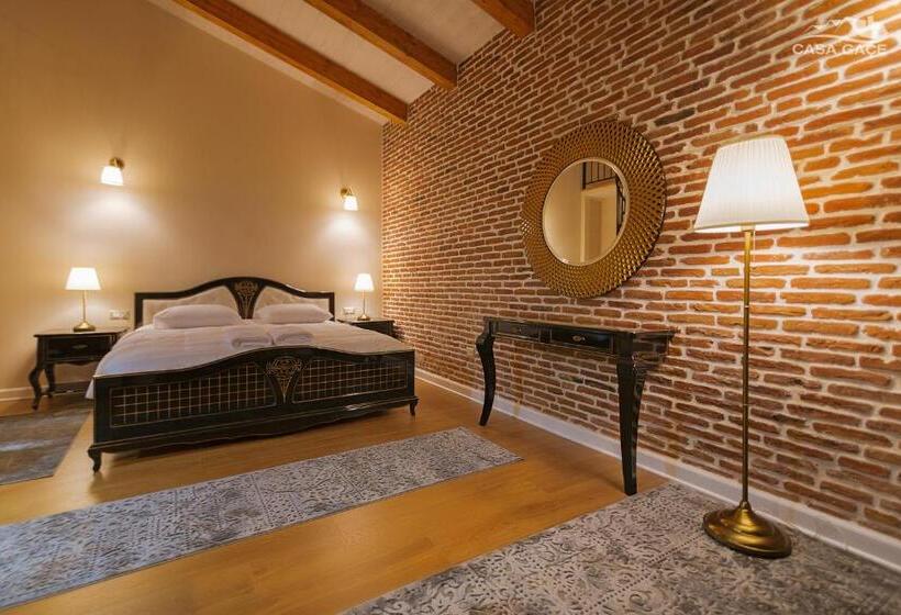 جناح مزوَّد بشرفة, Casa Gaçe