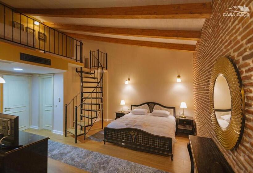 سوئیت با بالکن, Casa Gaçe