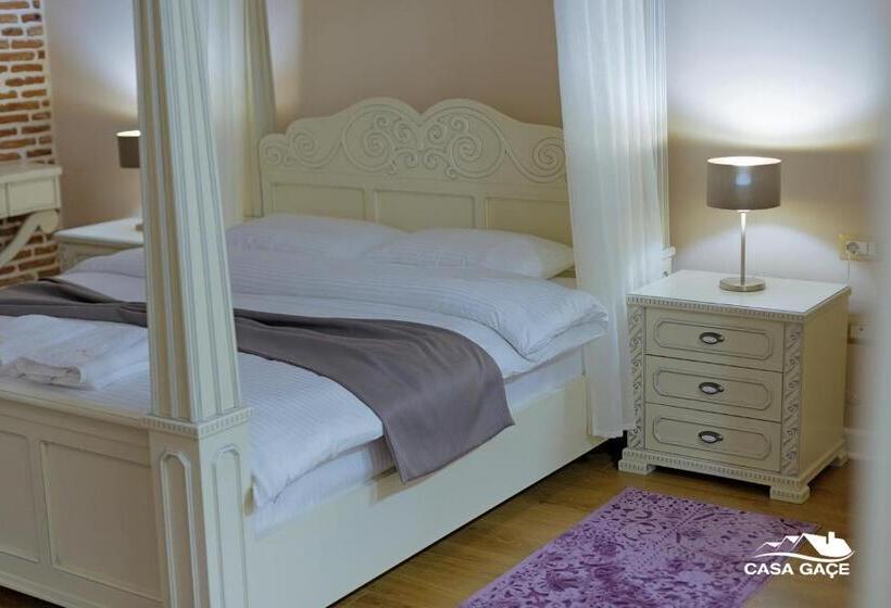 جناح سوبيريور, Casa Gaçe