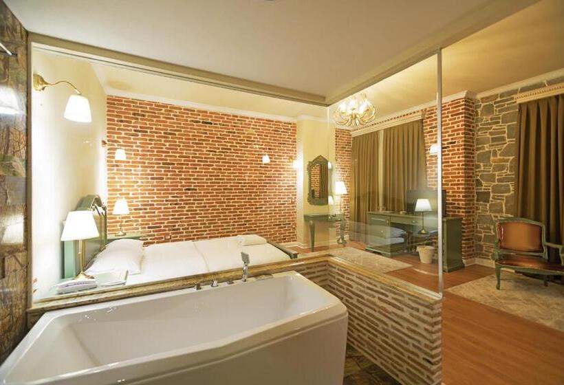 جناح جونيور, Casa Gaçe