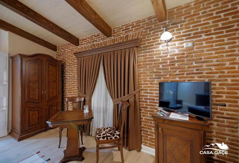 سوییت جونیور, Casa Gaçe