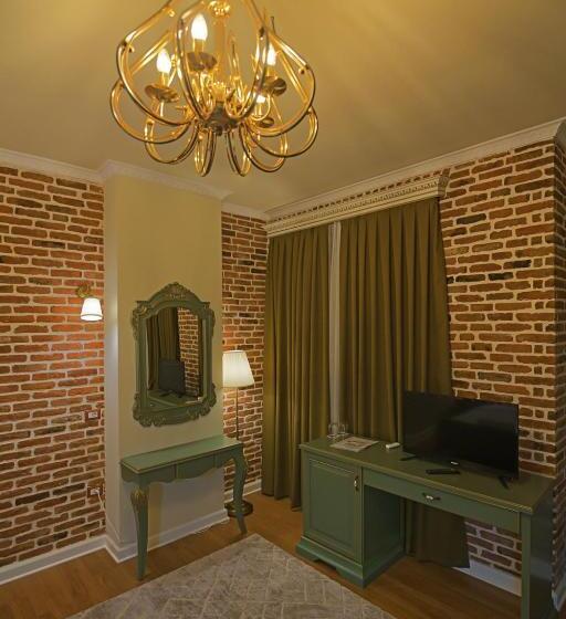 جناح جونيور, Casa Gaçe